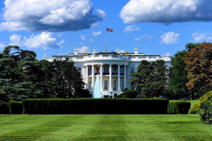 США могут разрешить Киеву удары вглубь России в ближайшие недели, пишут СМИ