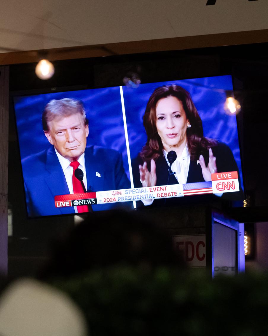 Что обсуждали на первых после выхода Байдена из гонки дебатах кандидаты на пост президента США