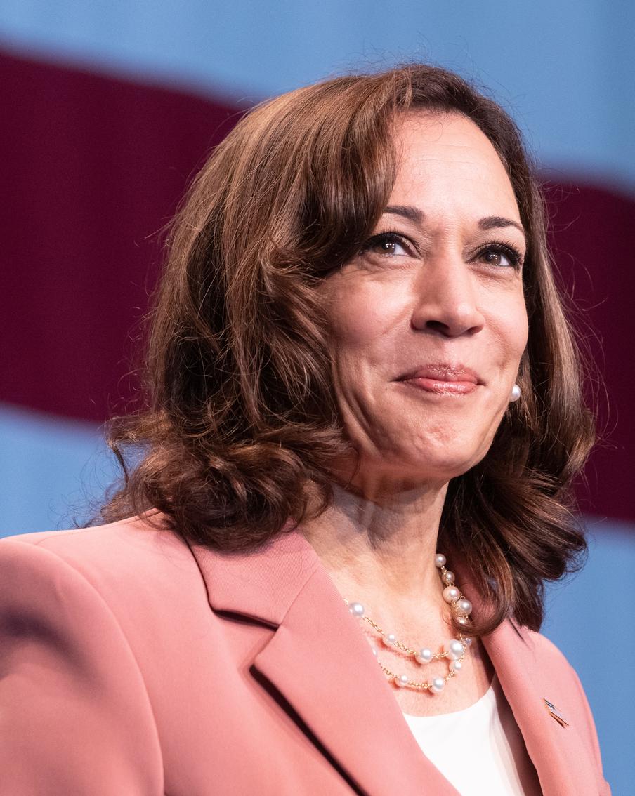 В штабе Харрис не ответили, примет ли она участие в новых дебатах