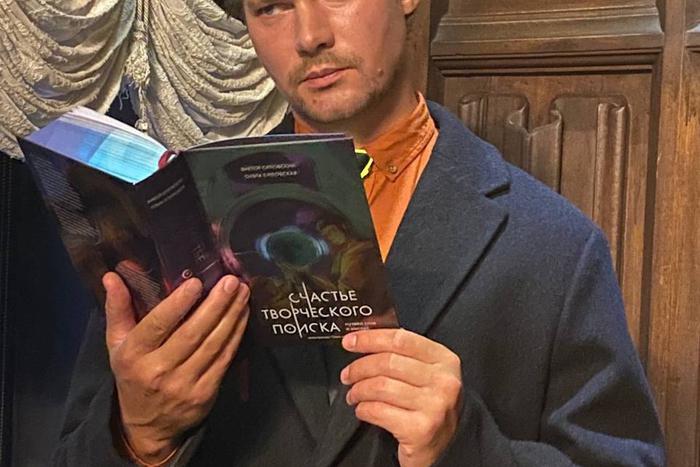 "Баланс бабла и добра": венчурный инвестор выпустил книгу стихов объёмом 622 страницы