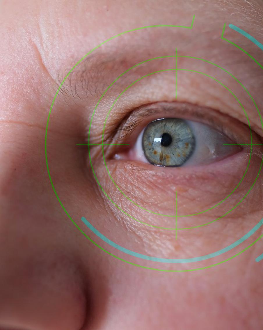 Как правильно себя вести, если у вас дёргается веко