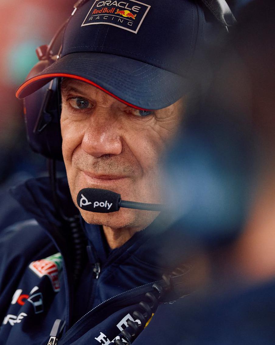 Эдриан Ньюи смотрит на людей со скоростью 400 километров в час