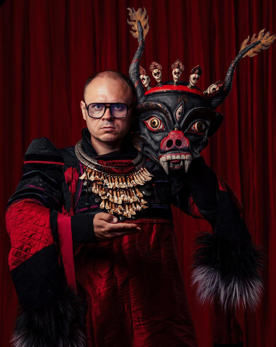 Персонажи спектакля "Я не убивала своего мужа" по книге Лю Чжэньюня.