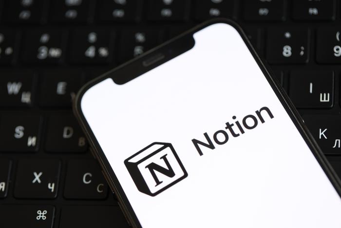 Из России из-за санкций уходят зарубежные IT-компании. Как отразится на россиянах уход зарубежных сервисов