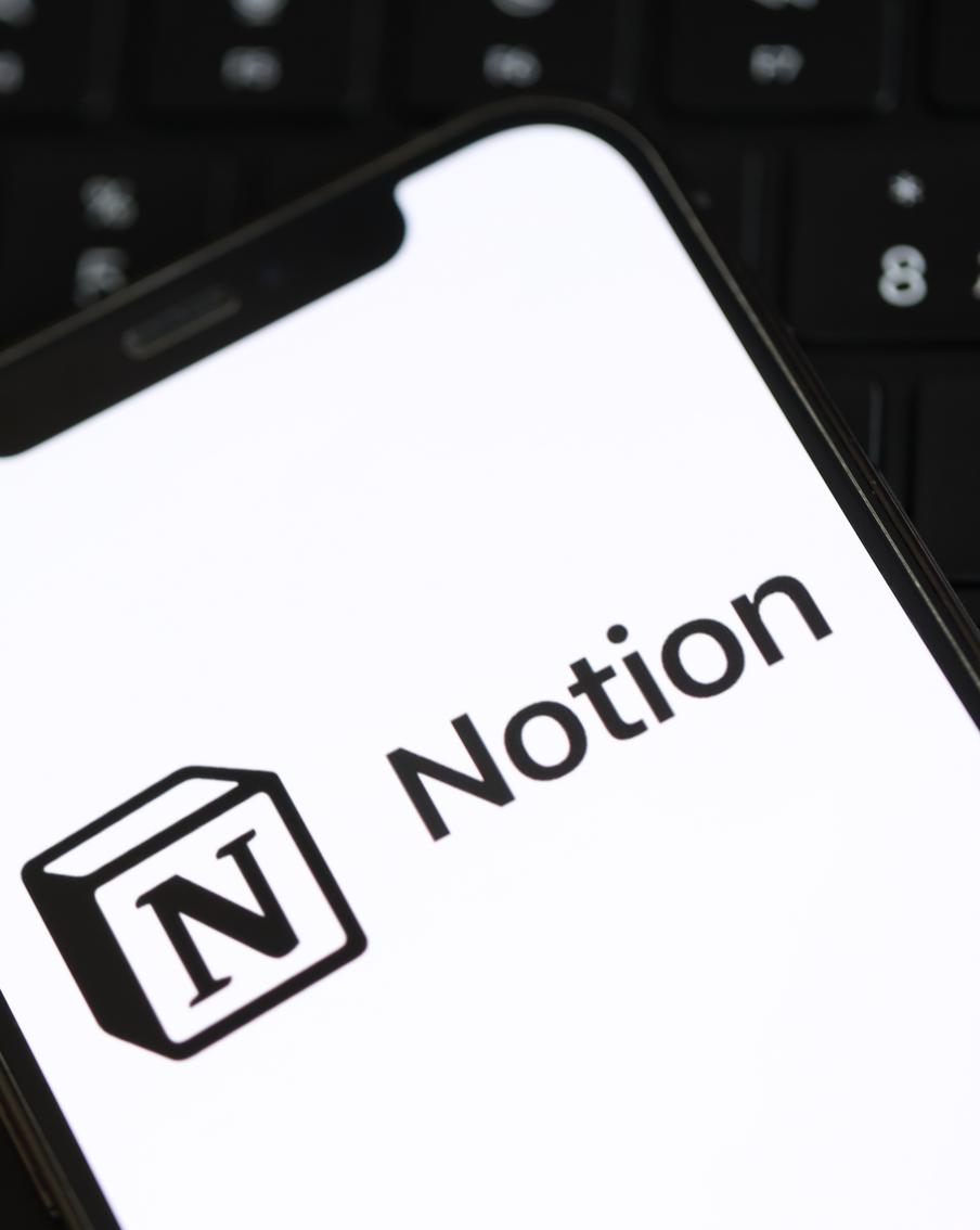 Из России из-за санкций уходят зарубежные IT-компании. Как отразится на россиянах уход зарубежных сервисов