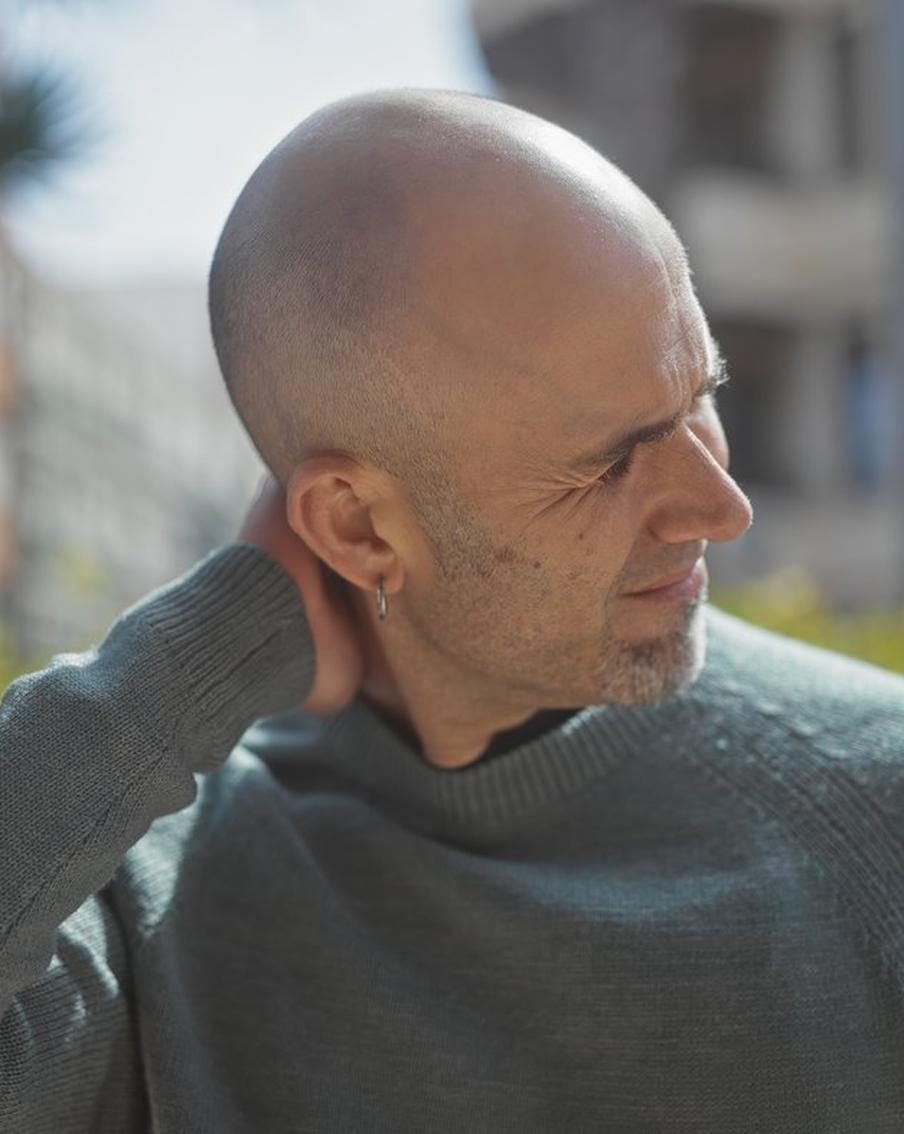 У лысых людей появился шанс вернуть волосы с помощью куриных перьев