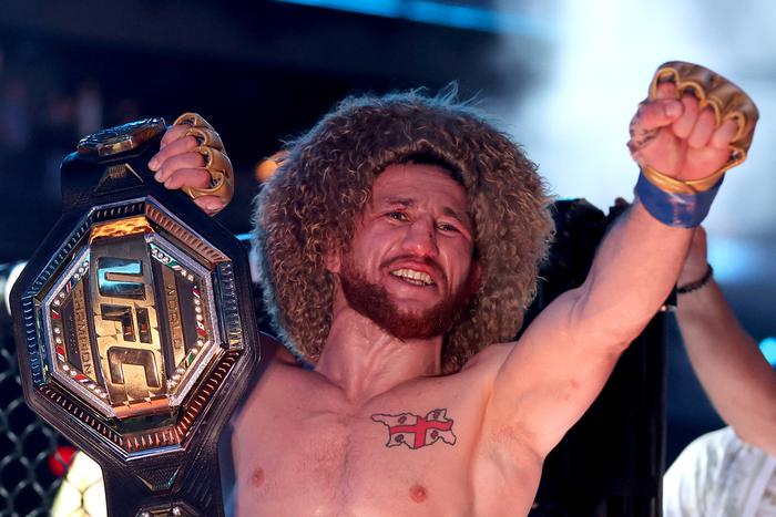 В UFC после титульного боя в Лас-Вегасе сменился обладатель звания чемпиона в легчайшем весе