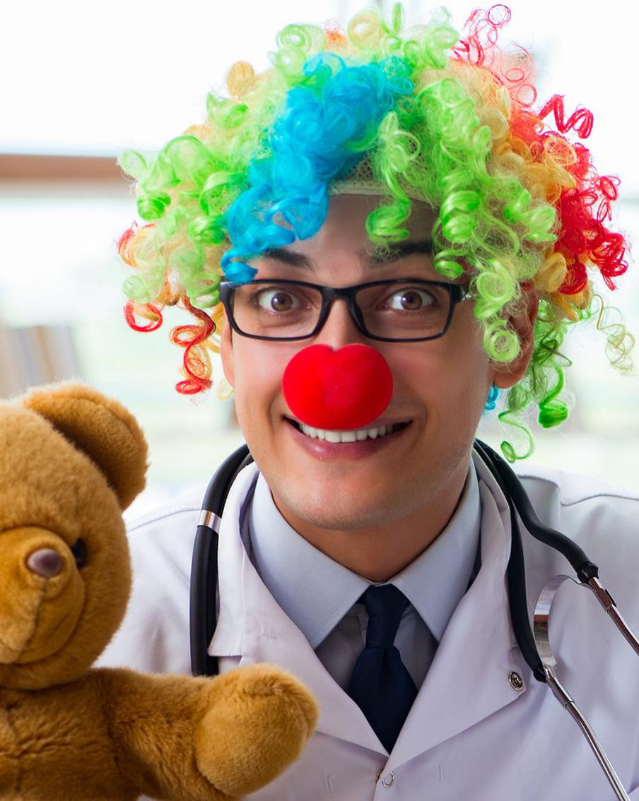 Учёные выяснили, что больничные клоуны реально помогают детям выздоравливать быстрее