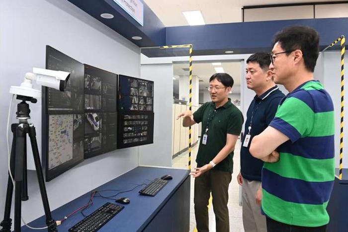 "Нахмурился или разозлился – в тюрьму!" Нейросеть выявляет преступников по выражению лица