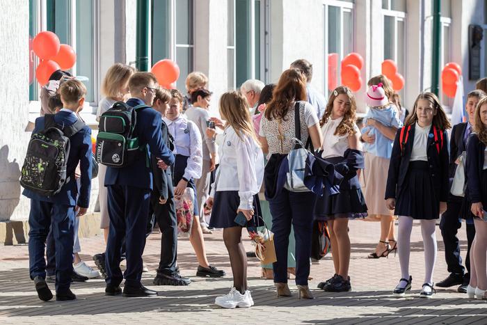 "Известия" узнали об идее Минпросвещения насчёт детей мигрантов в классах