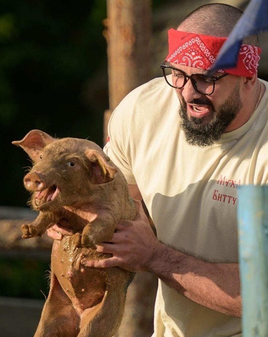 Кривляния и слёзы в деревне: в новом реалити блогеров заставили выживать в глухих местах