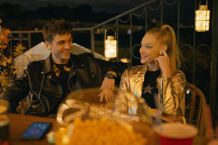 Комедия "Маме снова 17" покажет, что было бы, если б родители стали ровесниками своих детей