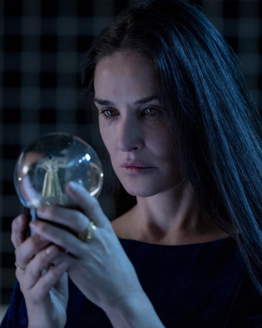 "Эта роль – самый большой риск в моей карьере": Деми Мур рассказала о работе над "Субстанцией"