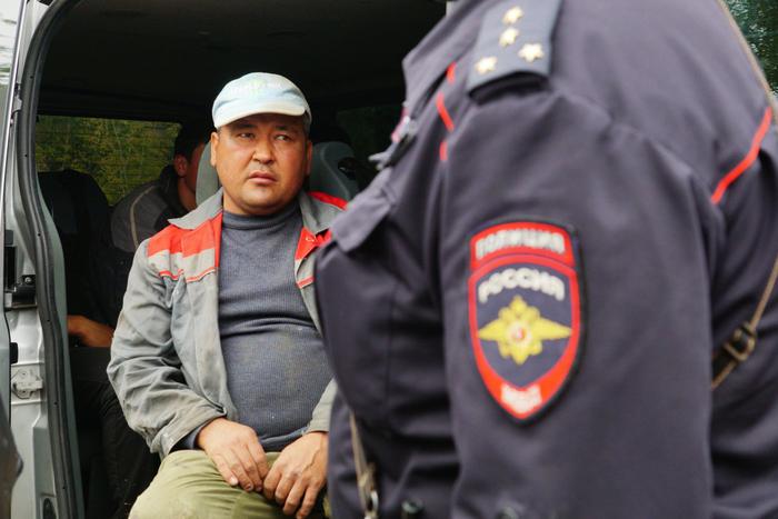 Нелегальные мигранты не смогут пользоваться банками и госуслугами