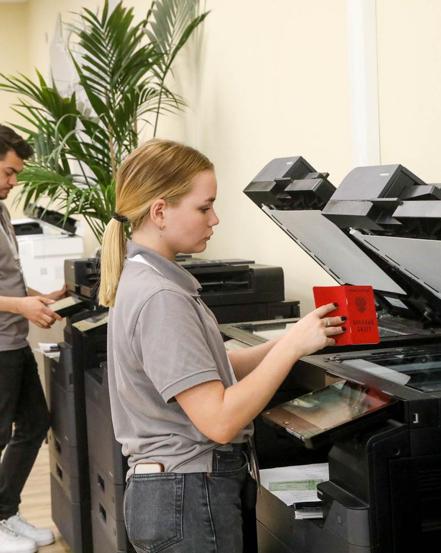 Артисты ансамбля "Купина" посетили единый пункт отбора на военную службу в Москве