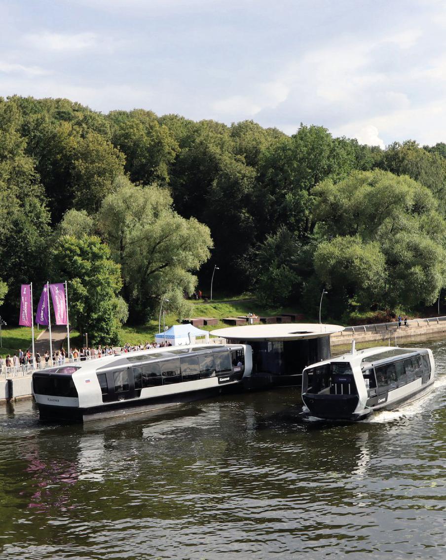 Максим Ликсутов рассказал о поездках на электросудах: два круглогодичных маршрута приняли 1,3 млн пассажиров