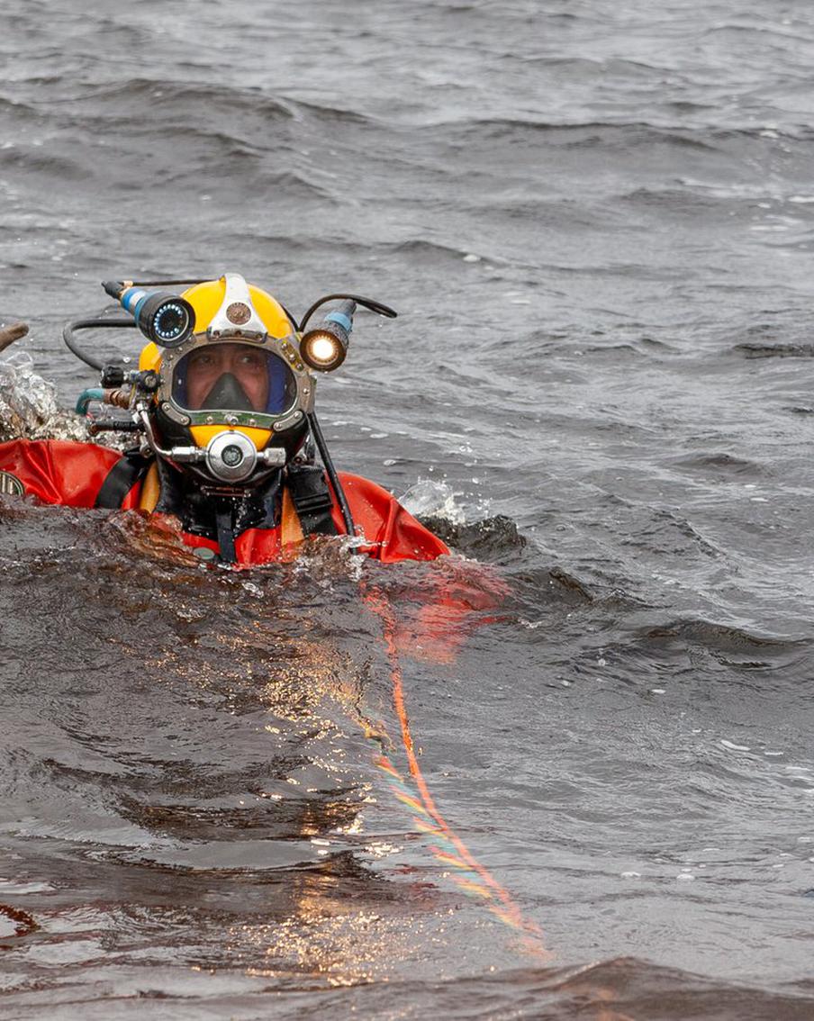 Водолазы МЧС обследуют "самую радиационно опасную" атомную подлодку К-27, затопленную в Карском море