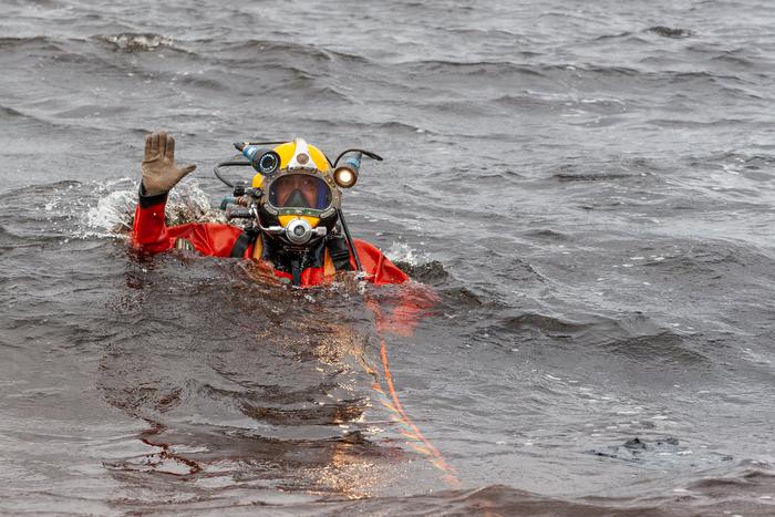 Водолазы МЧС обследуют "самую радиационно опасную" атомную подлодку К-27, затопленную в Карском море