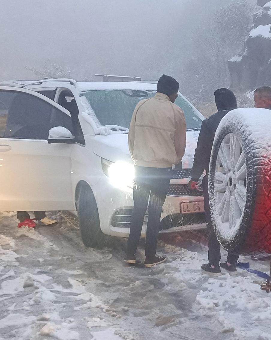 Обрушившийся на Африку снегопад парализовал движение в целой стране