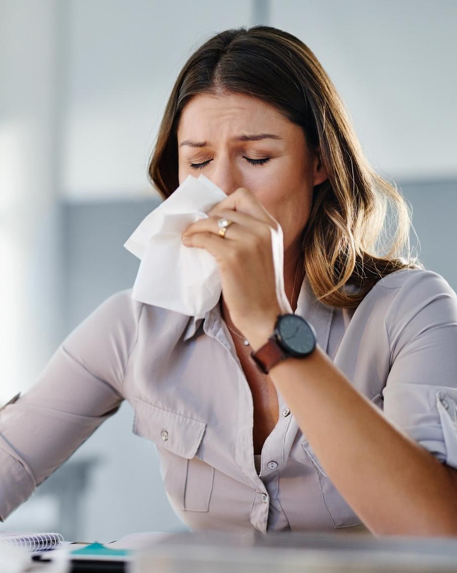 Новый штамм коронавируса распространяется по миру и стремится в Россию