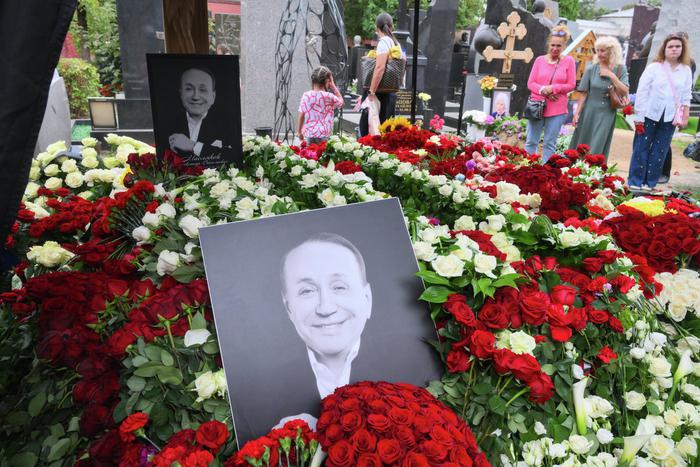 Молодого человека, разгромившего могилу Маслякова, отправили в психбольницу