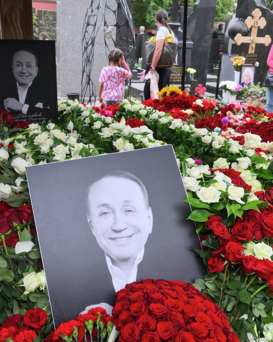 Молодого человека, разгромившего могилу Маслякова, отправили в психбольницу