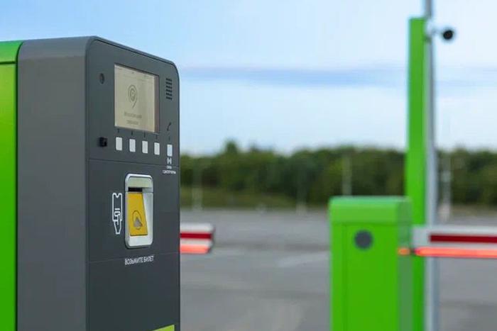 Максим Ликсутов рассказал о том, что безналичная оплата почасовых парковок удобна для водителей