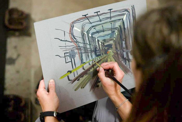 Участники проекта "Искусство в метро" создавали картины ночью на станции "Деловой центр"