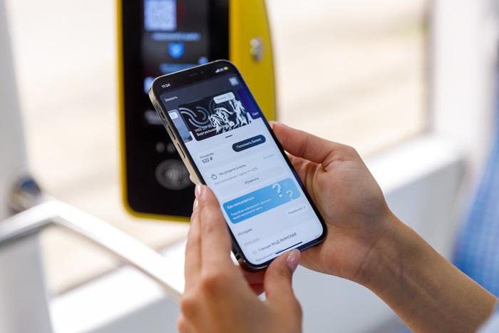 Москвичи совершают всё больше поездок при помощи виртуальной карты "Тройка"