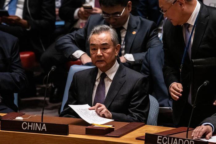 Китайские власти предложили направить Украине всю необходимую стране гуманитарную помощь