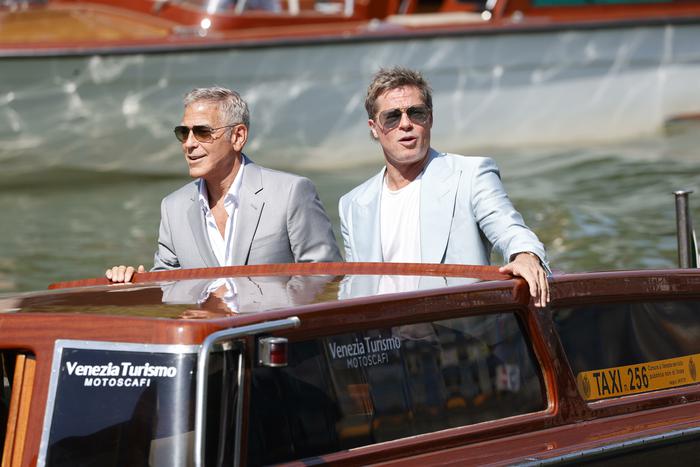 Джордж Клуни и Брэд Питт рассказали, какой на самом деле получили гонорар в фильме "Одинокие волки"