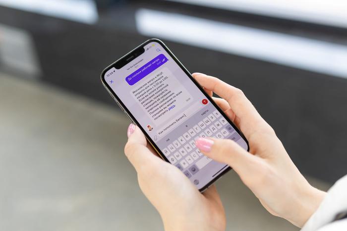 Чат-бот Александра готова оказать помощь пассажирам в любое время