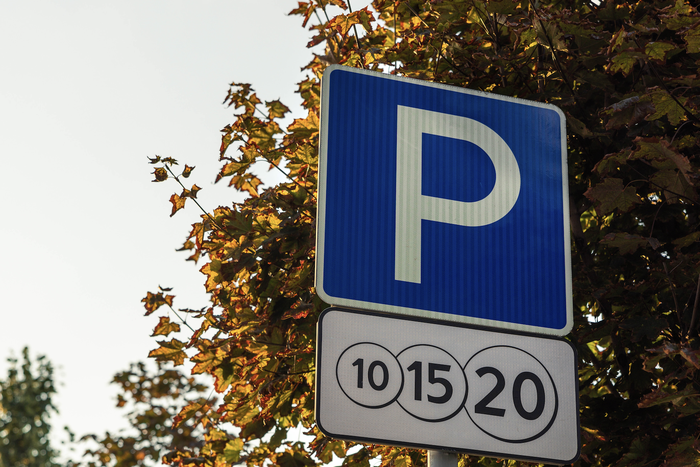 Парковка на 27 улицах Москвы станет стоить дешевле