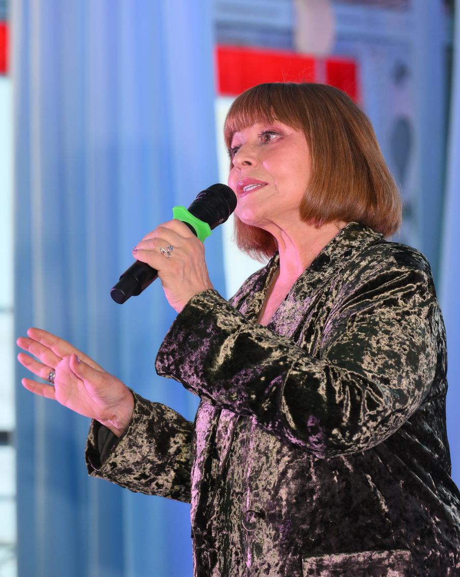 Наталья Варлей пишет стихи и продолжает сниматься в кино