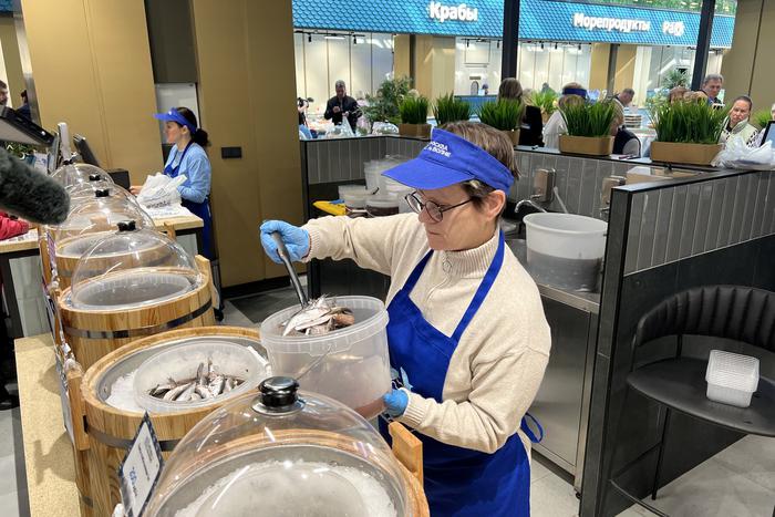 На северо-западе столицы открылся второй рыбный рынок "Москва – на волне". Здесь представлено больше 600 наименований рыбы и морепродуктов