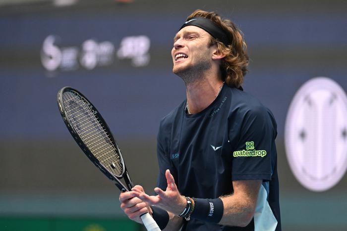 "Он летал, будто на крыльях, и носился, как чёрт": Андрей Рублёв не сумел выиграть два матча за день