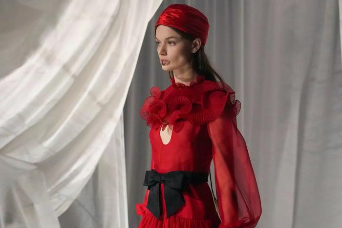 Парижская неделя моды SS'25: что показали Chanel, Valentino, Loewe и другие модные бренды