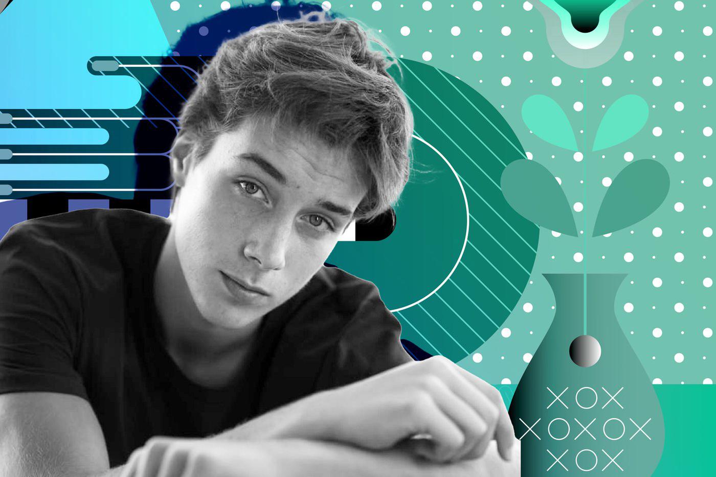 Картина дедушки и медаль дяди: актёр Алексей Онежен и значимые для него вещи