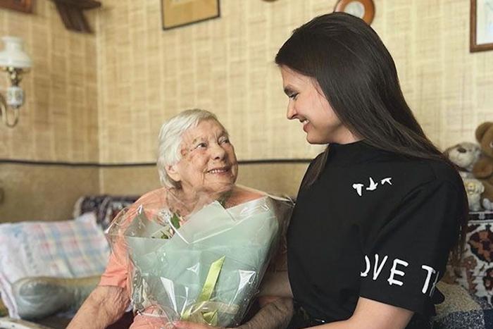 Пожилым людям может помочь каждый: какие волонтёрские организации для этого есть в столице