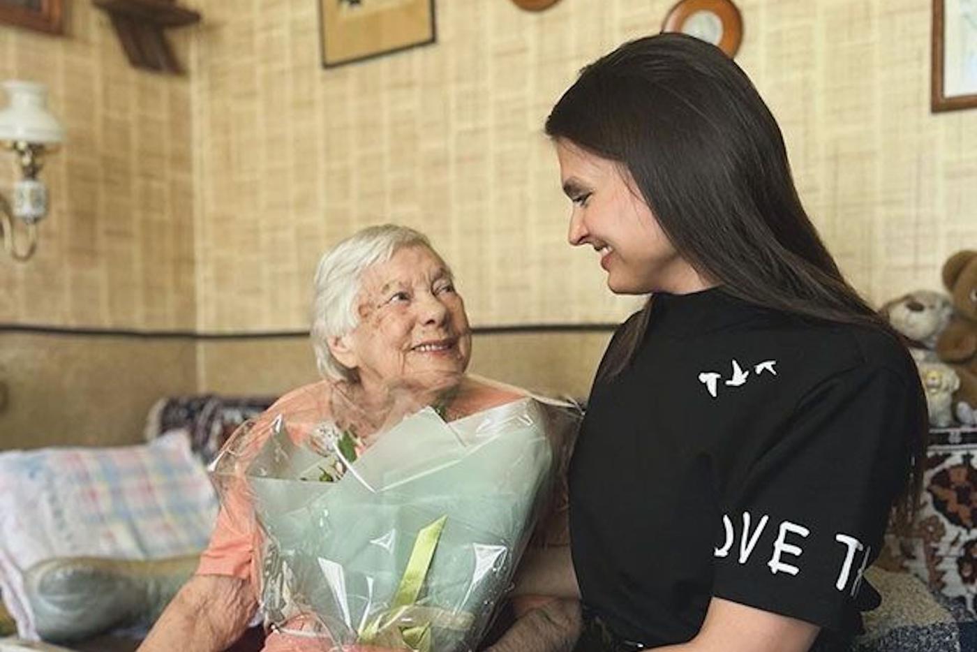 Пожилым людям может помочь каждый: какие волонтёрские организации для этого есть в столице