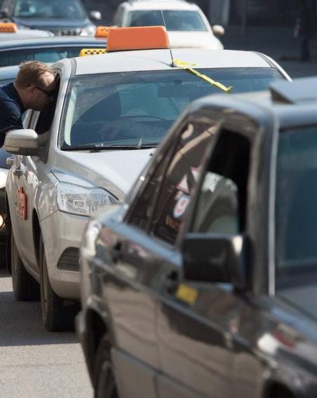 Такси и каршерингам выделят субсидии от города на обновление автопарка