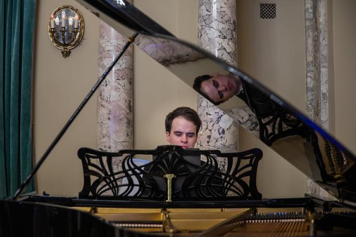 Музыка для "Автозаводской" и "Театральной" получилась из впечатлений от станции столичной подземки