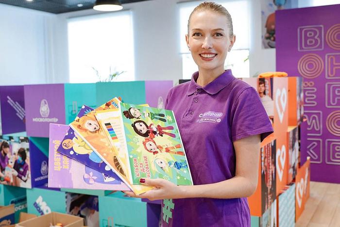 Что передали детям в новые регионы в рамках акции "Соберём ребёнка в школу"