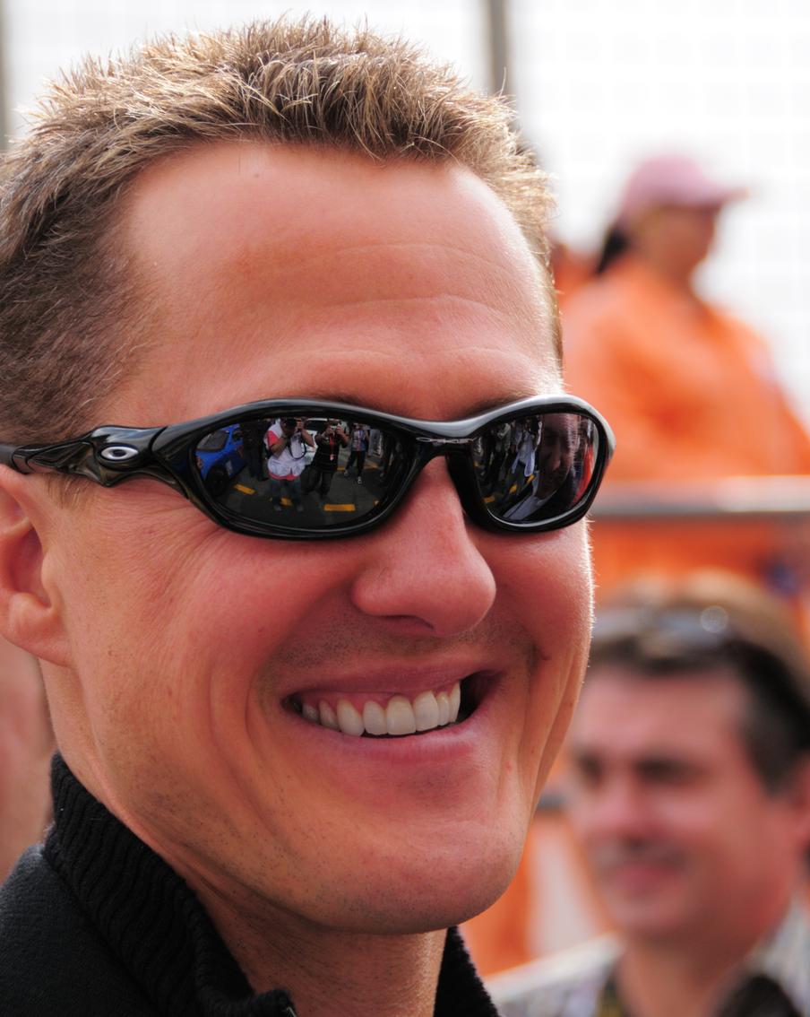 Михаэль Шумахер впервые появился на публике. В каком состоянии 7-кратный чемпион "Ф-1" прямо сейчас?