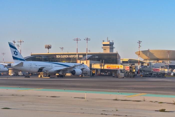 Российский посол в Израиле призвал россиян избегать посещения страны или временно покинуть её