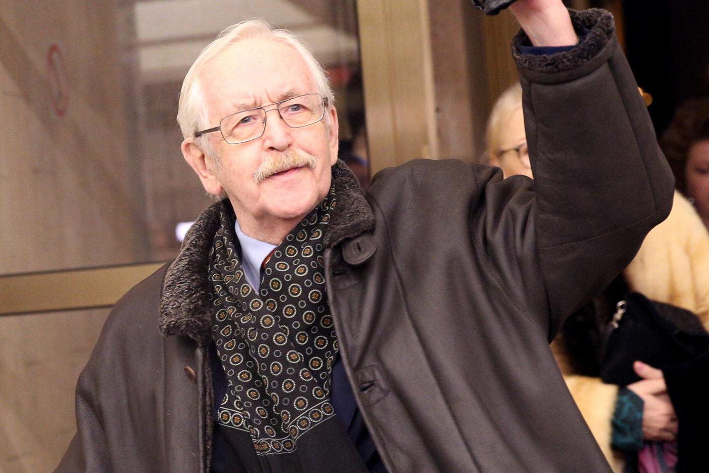 Исполнитель роли Холмса, советский актёр Василий Ливанов госпитализирован в столичный НИИ имени Склифосовского