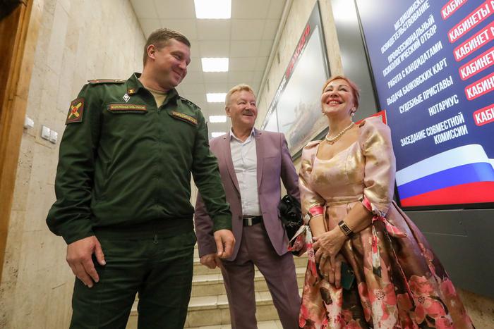 Солисты "Москонцерта" посетили единый пункт отбора на военную службу в Москве