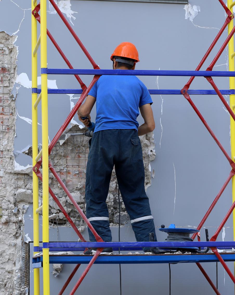 Московские специалисты восстанавливают медучреждения в Луганске и Донецке