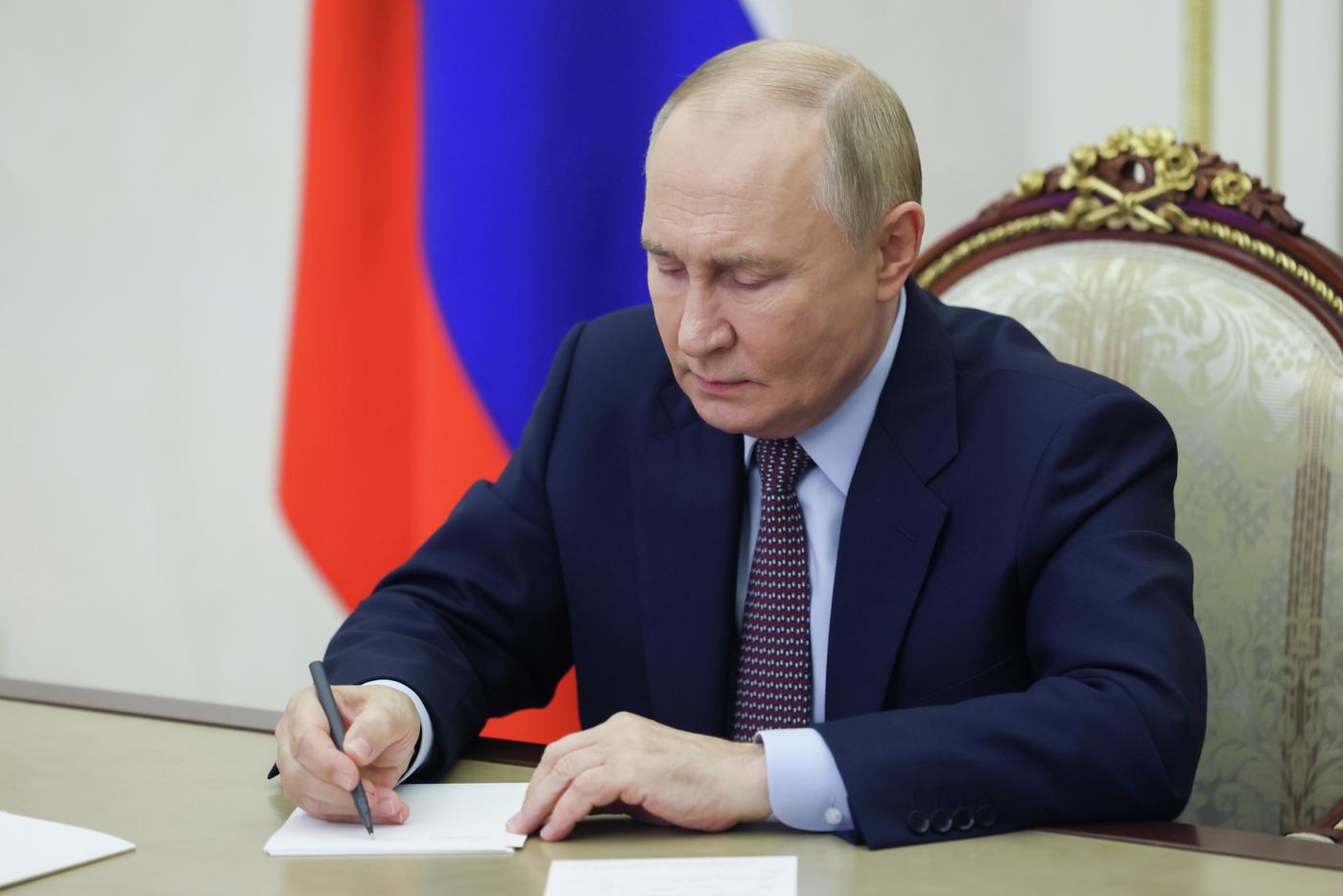 Стало известно, каков уровень доверия россиян к президенту