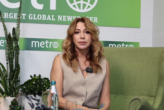 В редакции Metro Алёна Апина рассказала о своём похудении на 15 кг, сериале "Комбинация" и семье